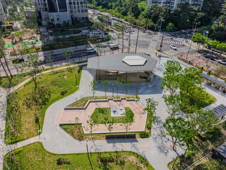 Floating Ground: A Landmark that Disappears